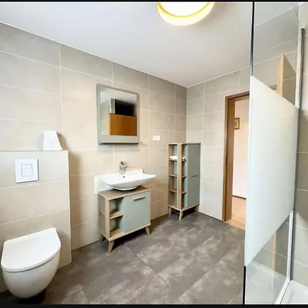 Yolki Haus Moderne Apartments, Nahe Woelfersheimer