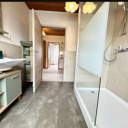 Yolki Haus Moderne Apartments, Nahe Woelfersheimer